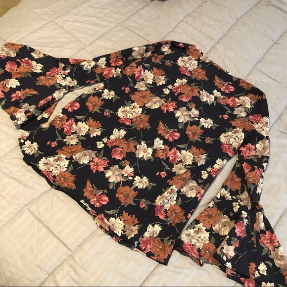 Flower Blouse With Bell Sleeves - Picture 7 of 7